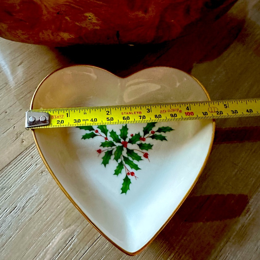 Lenox holiday heart dish